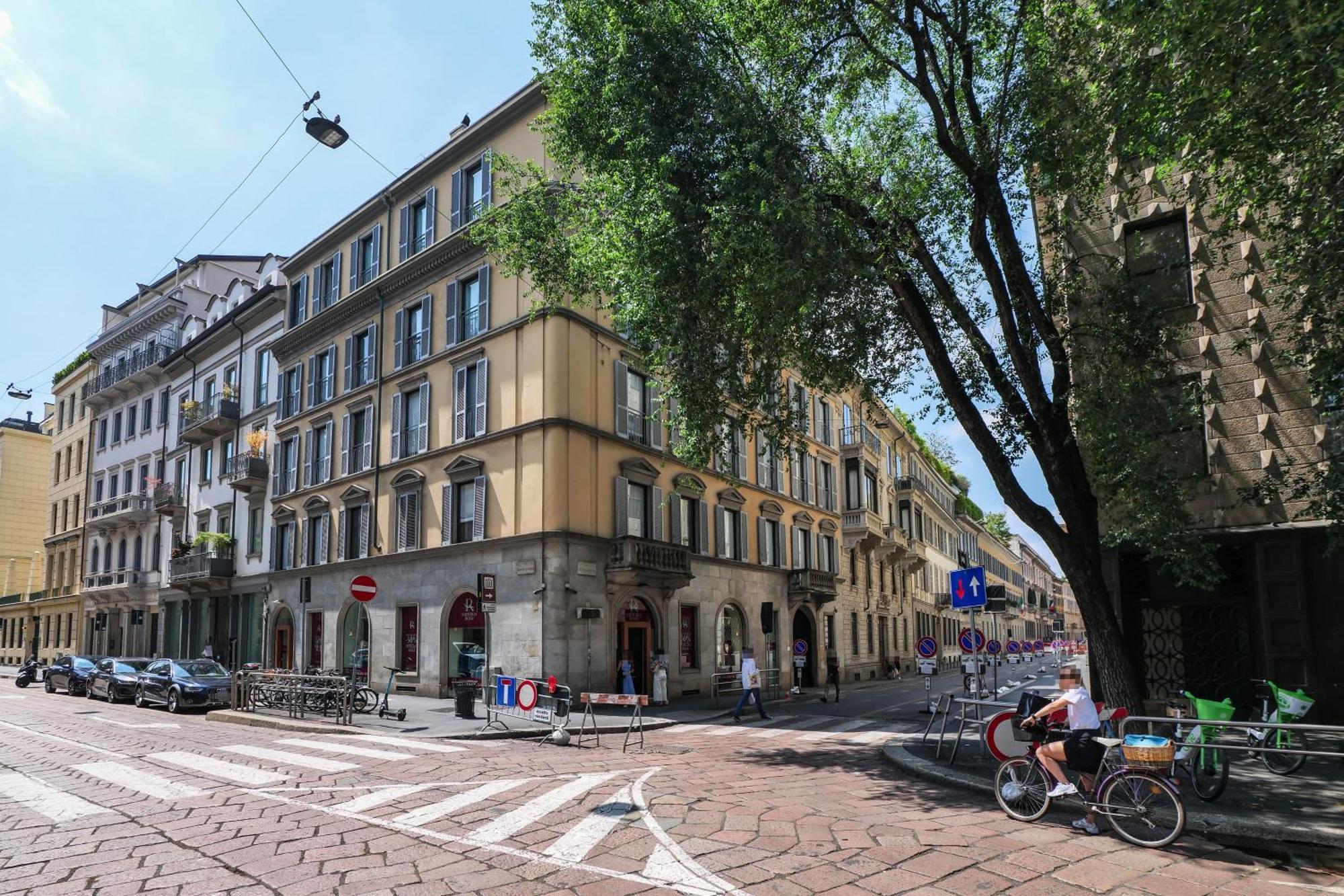 Prestige Boutique Aparthotel - Montenapoleone Milan Bagian luar foto
